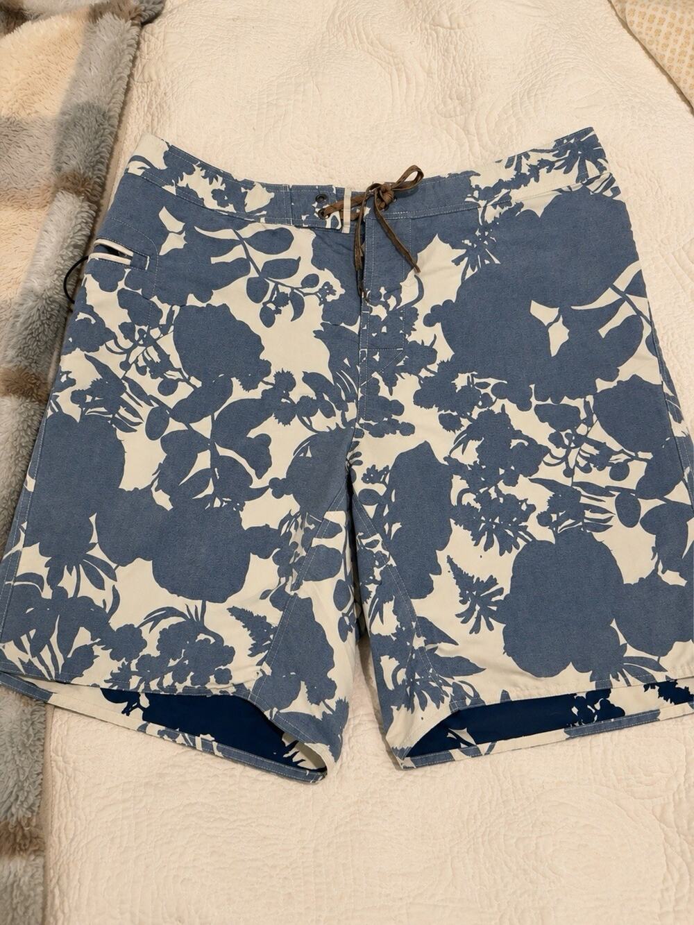 Patagonia Men’s Floral Board Shorts Size 38 Blue White Swim Surf Hybrid Shorts